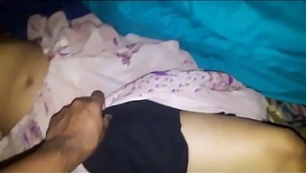 Donna Indiana Pronta Ad Avere Un Rapporto Sessuale Con Il Marito
