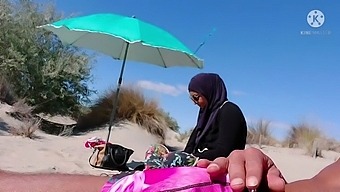 חשפתי את איבר המין שלי למוסלמי בפומבי, גורם לאי אמון והפתעה!