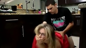 Morning Delight With Well-Endowed Stepmom