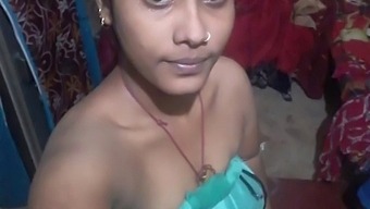 Desi Girl With Big Nipples Shows Off In A Selfie