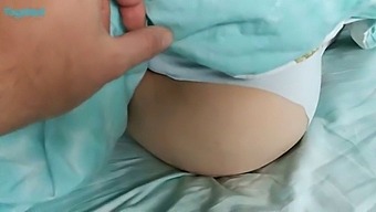 Seks Ekstrem Dengan Kakak Tiri Menggunakan Dildo Besar Untuk Panggilan Bangun Pagi
