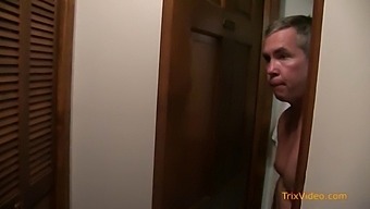 Suegro Disfruta De Un Encuentro Apasionado En Varias Habitaciones