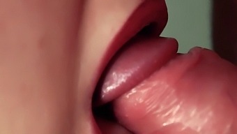 Amateur Handjob And Cumshot In High Definition