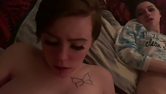 Koe Äärimmäinen Kolmikko Kahden Tytön Ja Miehen Kanssa Tässä Hd-Videossa!