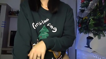 Anna'S Xmas Gift: A Steamy Blowjob And Creampie