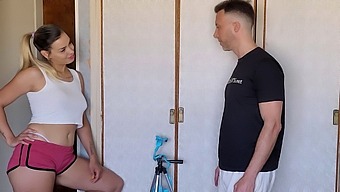 Vecinos: Curious Neighbor Watches Big-Titted Latina'S Oral Skills