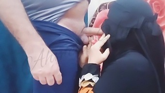 แม่เลี้ยงและลูกติดแบ่งปันเพศสามคนร้อนแรงกับสตั๊ดกล้ามเนื้อ