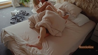 业余色情视频中的高清手淫和屁股游戏