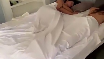 Tre Fantastiske Kunstnere Kommer Sammen Til En Sensationel Mundtlig Scene Bragt Til Dig Af Mysexmobile. Se, Når Clea Gaultier, Anna Polina Og Angel Emily Skiftes Til At Glæde Hinanden Med Deres Talentfulde Munde. Dette Er En Video, Der Vil Efterlade Dig Forpustet Og Vil Have Mere.