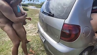 Nastúpili Sme S Mojou Priateľkou Do Porno Autobusu A Pozvala Troch Chlpatých Mužov, Aby S Nami Mali Sex Vo Vlasoch